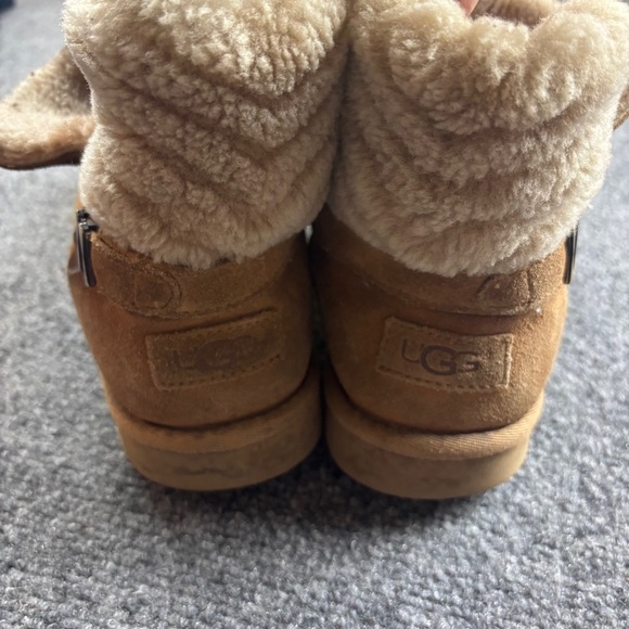 UGG Women’s Adria Short/Ankle Chestnut Brown Suede Boots size: 9 - Picture 4 of 10